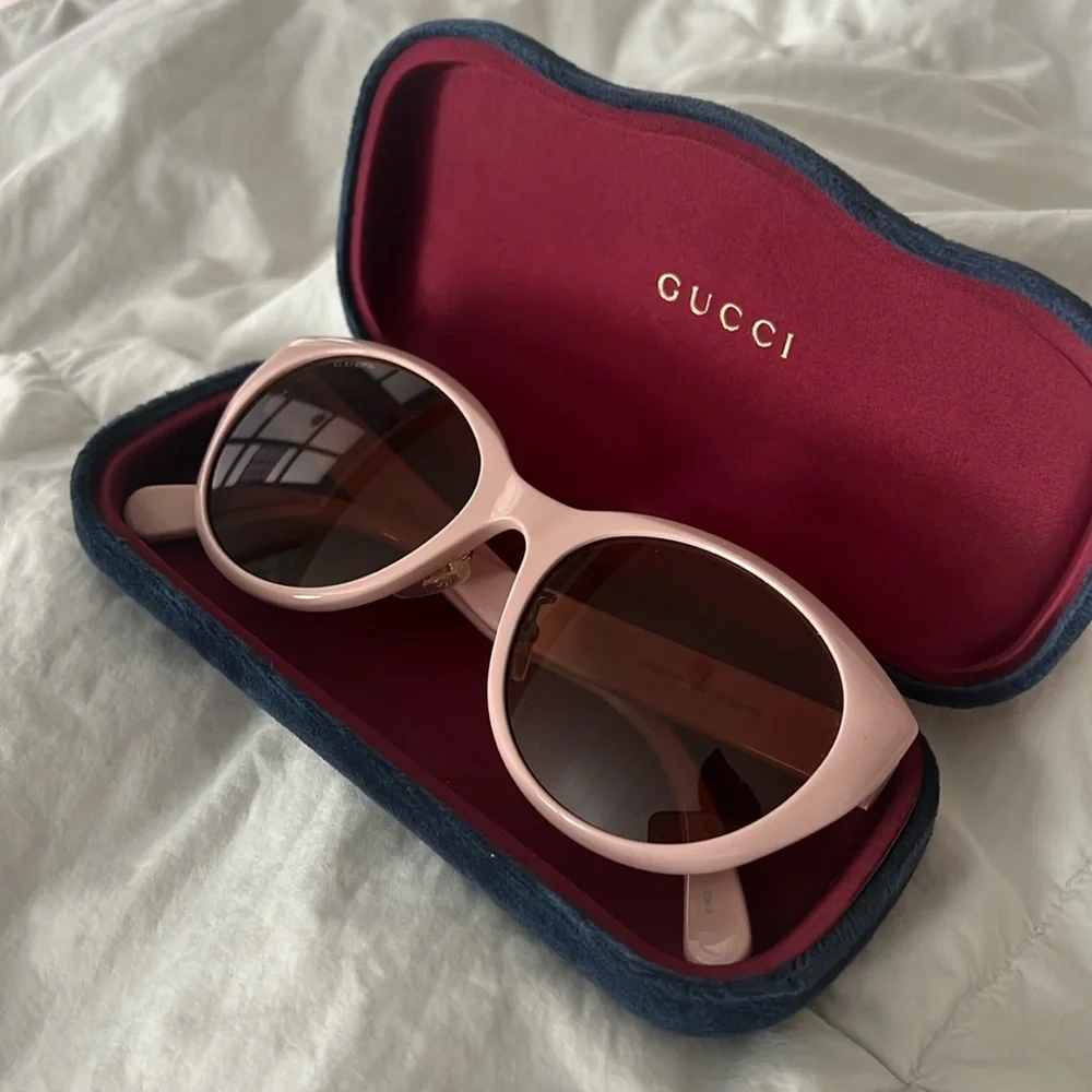 Pink Gucci Sunglasses with glasses case - Picture 1 of 4